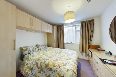 1 bedroom flat to rent, Cameron House, Lyndhurst Road