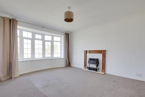 2 bedroom flat to rent, The Maples, Worthing BN12