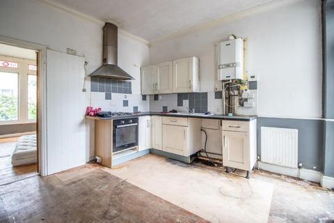 2 bedroom flat for sale, Wimborne Road, Southend-on-Sea SS2