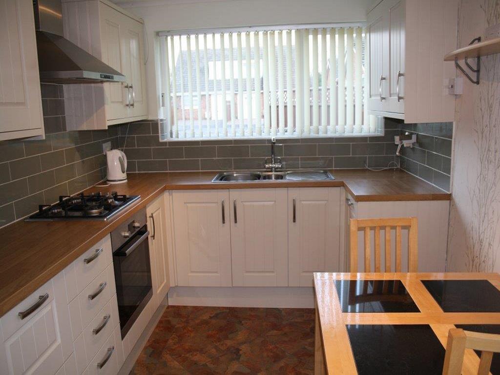 Elgin drive kitchen 2.JPG