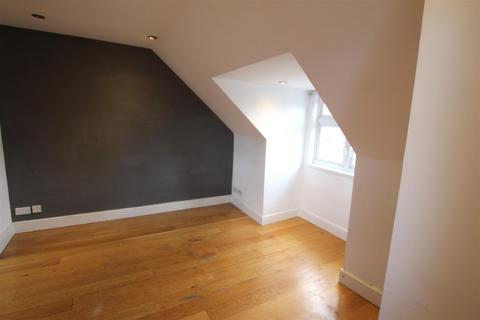 Studio to rent, Hutton Road, Shenfield