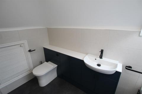 Studio to rent, Hutton Road, Shenfield