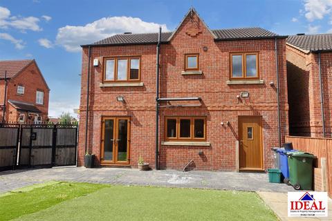 4 bedroom detached house for sale, Lutterworth Drive, Adwick-Le-Street, Doncaster