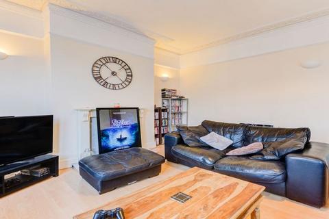 3 bedroom flat to rent, NW2