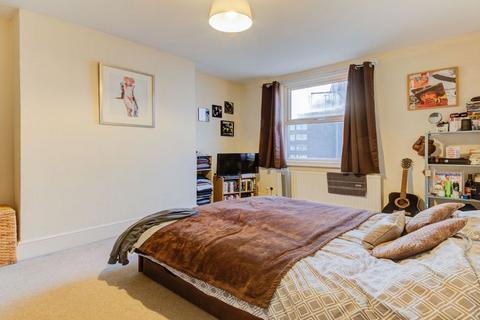 3 bedroom flat to rent, NW2