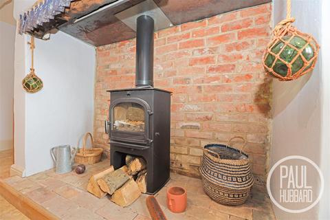 3 bedroom cottage for sale, London Road, Brampton, Beccles, NR34