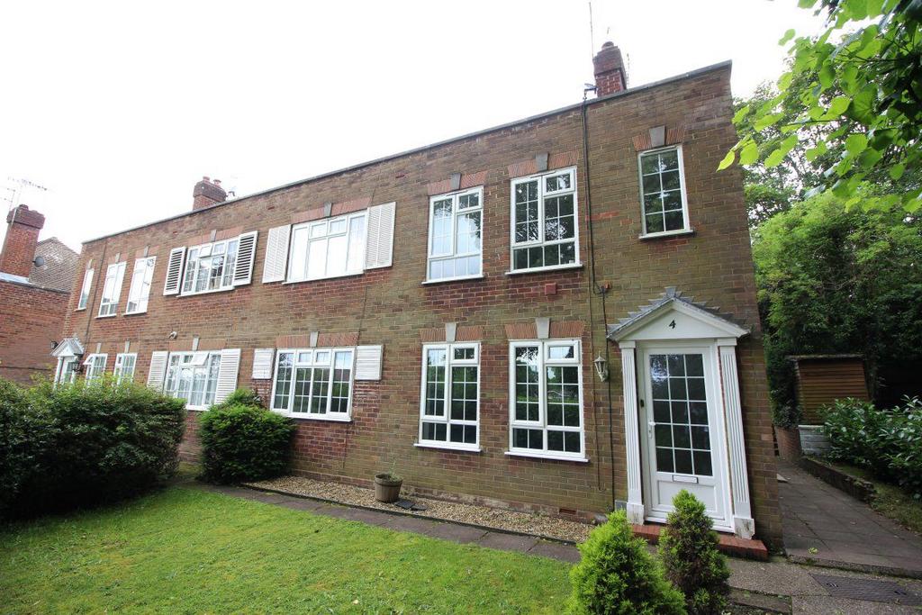 Hollygrove, Bushey Heath 2 bed to rent £1,575 pcm (£363 pw)