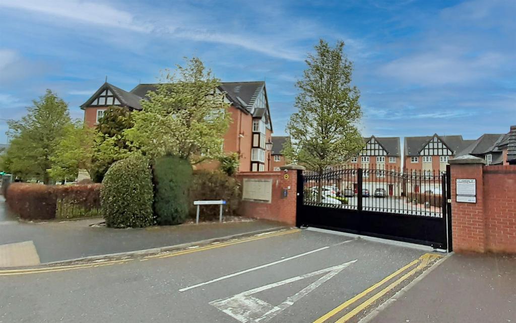 Marine Approach, Northwich 2 bed apartment £895 pcm (£207 pw)