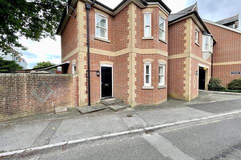 3 bedroom end of terrace house to rent, Duttons Road, Romsey SO51