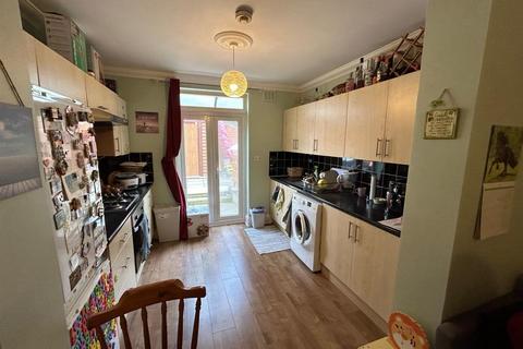 2 bedroom flat to rent, Parsonage Lane, Enfield