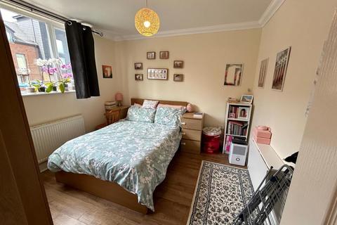 2 bedroom flat to rent, Parsonage Lane, Enfield