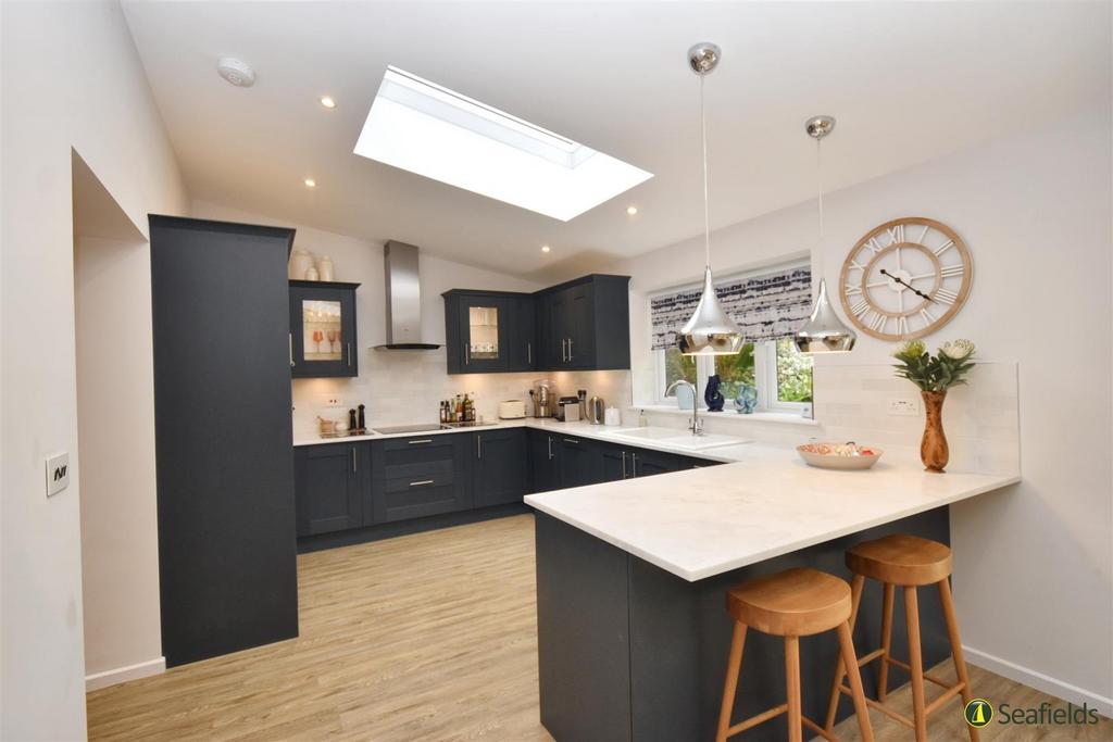 Kitchen/Breakfast Area