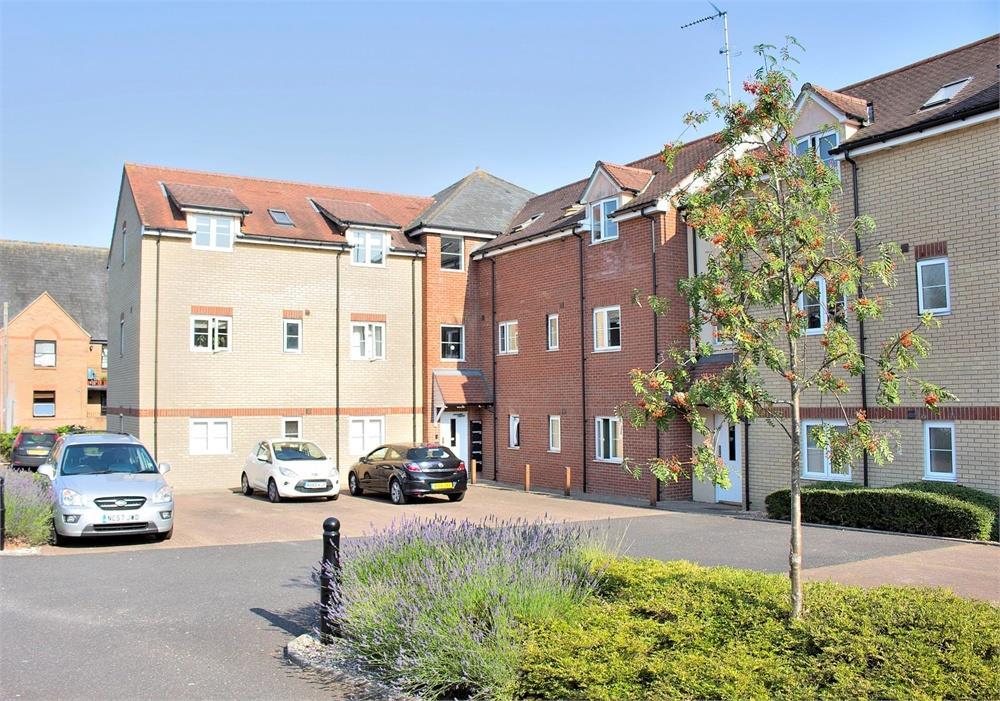 Manse Gardens, Haslers Lane, Dunmow 2 bed flat £1,100 pcm (£254 pw)