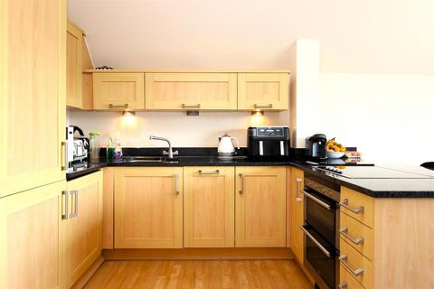 2 bedroom apartment for sale, Elizabeth Drive, Banstead