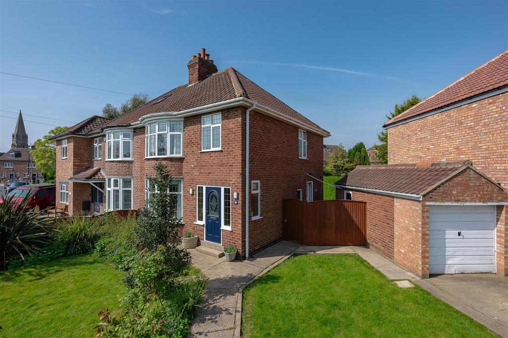 Forest Way, Stockton Lane, York YO31 1BJ 3 bed semidetached house for