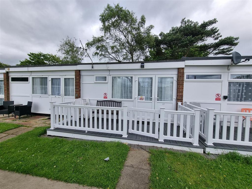Beach Road, Hemsby 2 bed chalet for sale £33,500