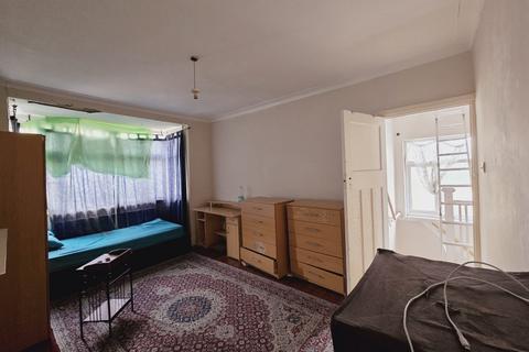 4 Hall Lane, London, NW4 4TN