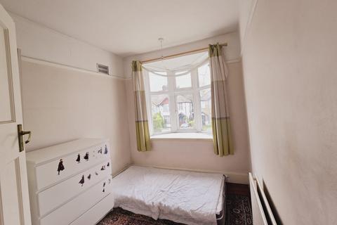 4 Hall Lane, London, NW4 4TN