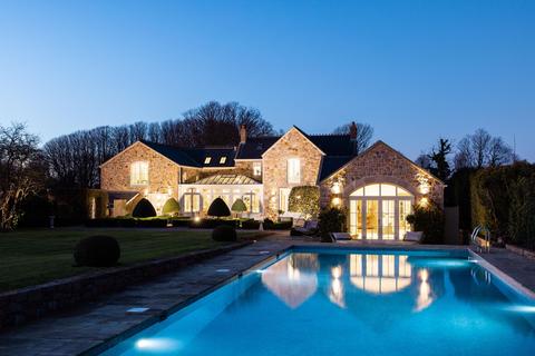 5 bedroom detached house for sale, La Chasse, St Saviour