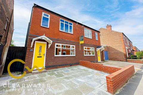 3 bedroom semi-detached house to rent, Hempshaw Lane, Stockport SK2