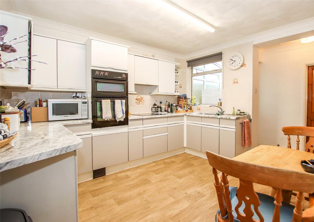 Middle Road, Lymington, Hampshire, SO41 2 bed semidetached house for
