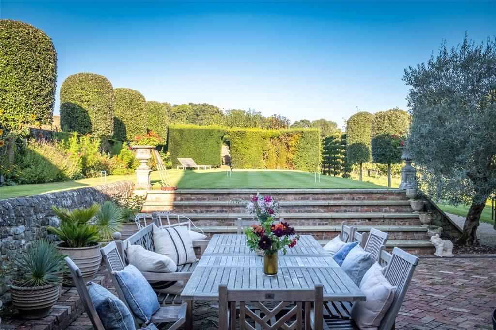 Terrace/Croquet Lawn