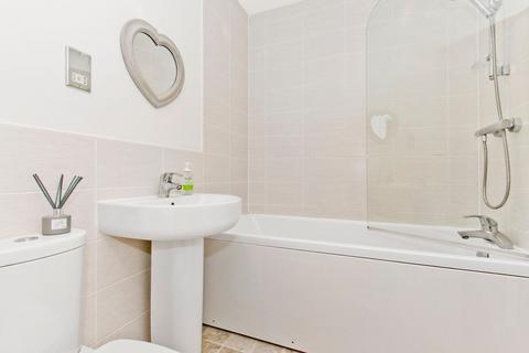 18 Devonvale Place, Kinross, KY13 8FR