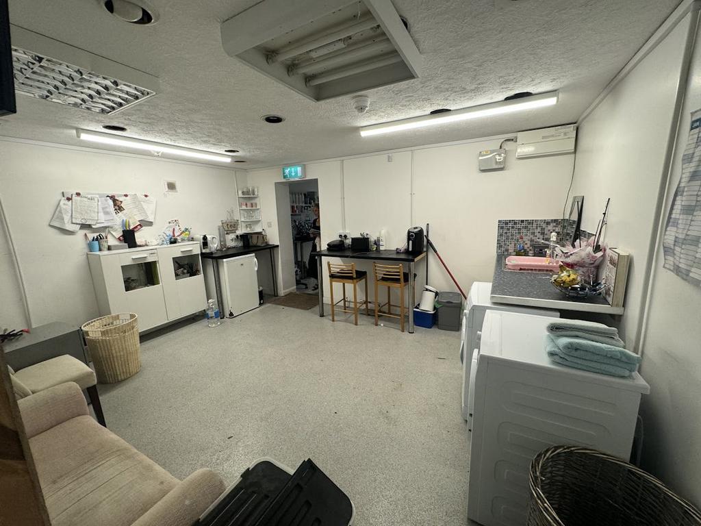Kitchen 2.jpg