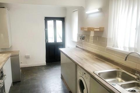 3 bedroom terraced house to rent, Graham Road, Salford, Greater Manchester, M6
