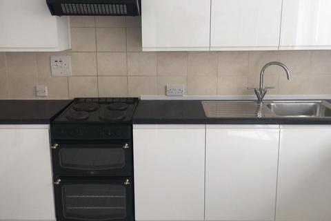 4 bedroom apartment to rent, Culmore Road, London, SE15