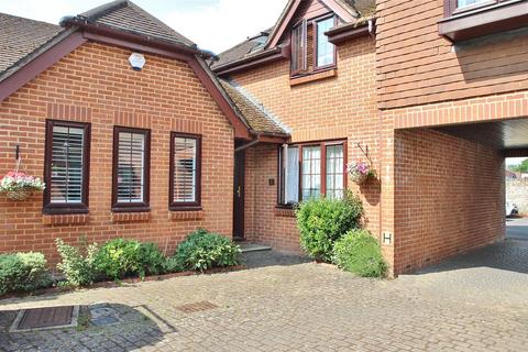 1 bedroom maisonette for sale, St. Lawrence Court, Chobham GU24