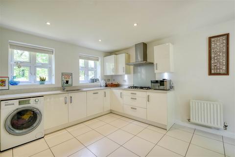 4 bedroom detached house for sale, Kingcup Close, Catshill, Bromsgrove, B61 0GH