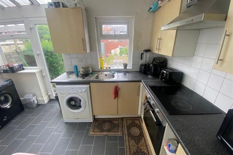 2 bedroom terraced house for sale, 32 Queens Road, Chadderton