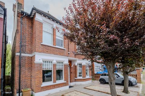 64 Braxted Park, London, SW16 3AU