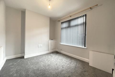 3 bedroom terraced house to rent, Welbeck Street, Manchester, M18