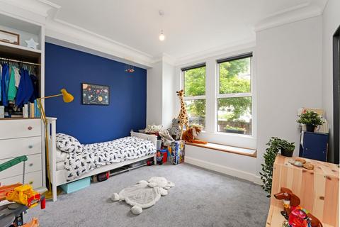 116 Darwin Road, London, W5 4BH