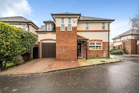 3 bedroom detached house to rent, Cartbridge Close, Woking GU23