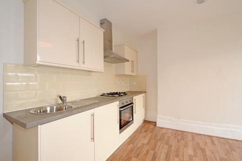 2 bedroom apartment to rent, Lausanne Road Nunhead SE15