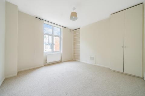 2 bedroom apartment to rent, Lausanne Road Nunhead SE15