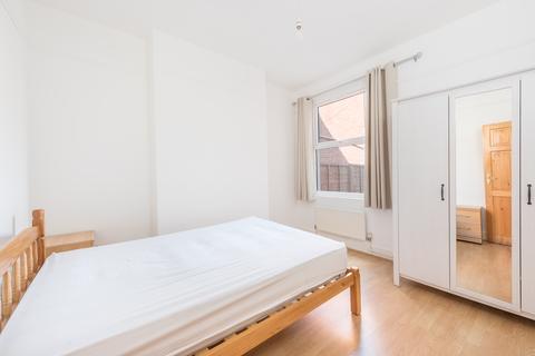 1 bedroom flat to rent, Boundary Road, London SW19