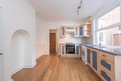 1 bedroom flat to rent, Boundary Road, London SW19