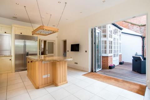 5 bedroom flat to rent, Heath Drive, Hampstead, London, NW3
