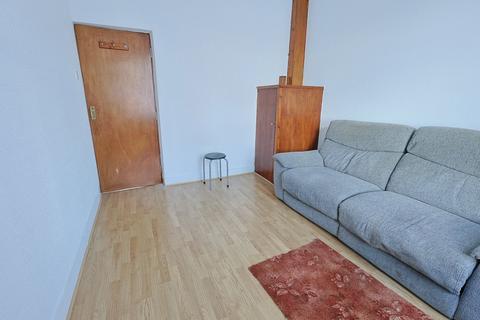 2 bedroom apartment to rent, Turners Hill, Waltham Cross EN8