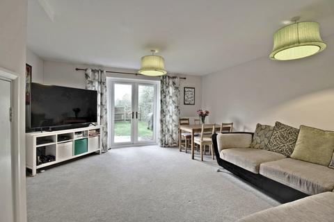 3 bedroom terraced house to rent, Ravenscroft, Hook, Hampshire, RG27