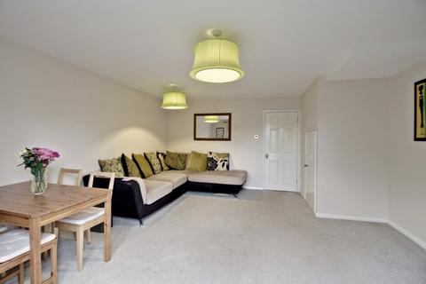 3 bedroom terraced house to rent, Ravenscroft, Hook, Hampshire, RG27