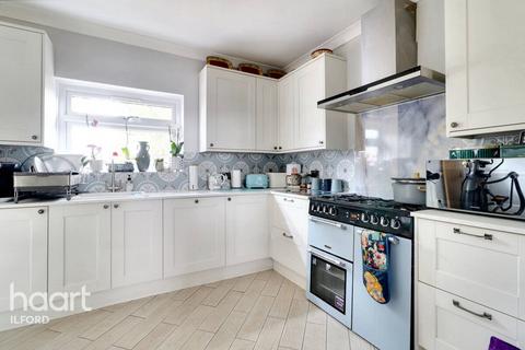 4 bedroom terraced house for sale, Albert Road, Ilford