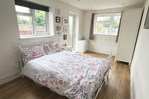 4 bedroom end of terrace house for sale, South Avenue, Egham, Surrey, TW20