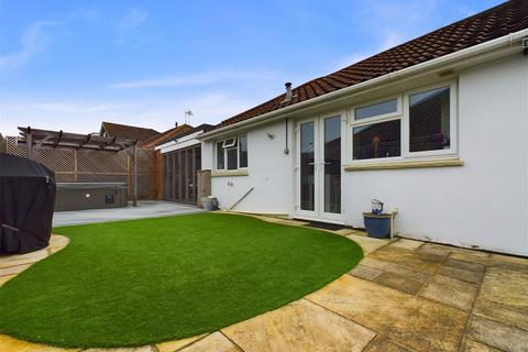 3 bedroom detached bungalow for sale, Bramber Close