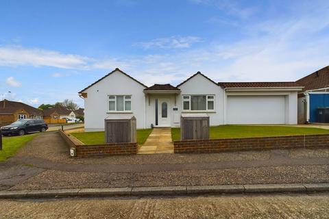 3 bedroom detached bungalow for sale, Bramber Close