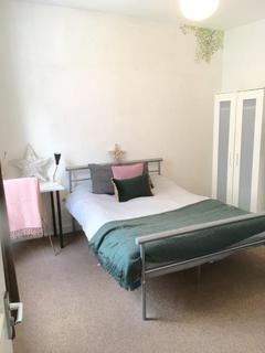 3 bedroom house share to rent, 22 Chedworth Street